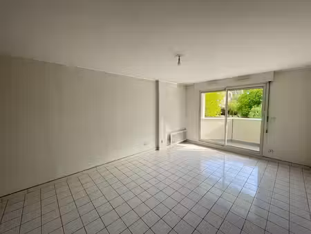 t3 récent avec ascenseur - résidence sécurisée avec pisicine