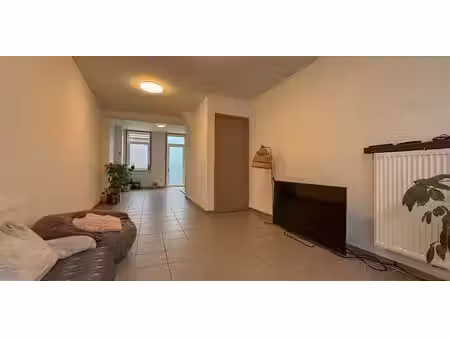maison à louer à leuze pour € 850 avec 2 chambres à coucher