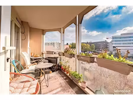 appartement 93.05 m² - 4 pieces - loggia  cave  2 parkings