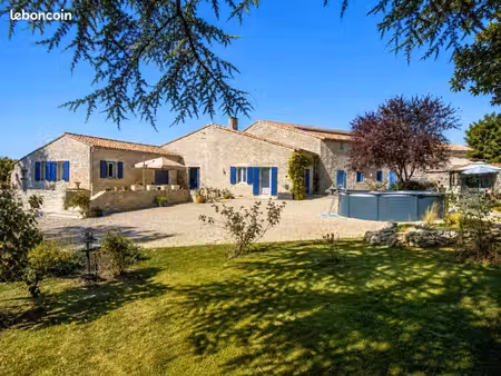 maison 7 pièces 234 m²