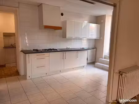 maison à louer a 800m du centre de vallet