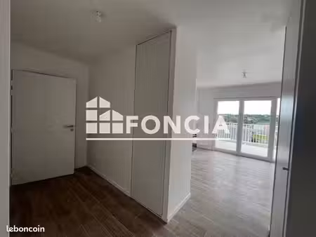 appartement 3 pièces 65.87m² à louer 835 - laval 53000