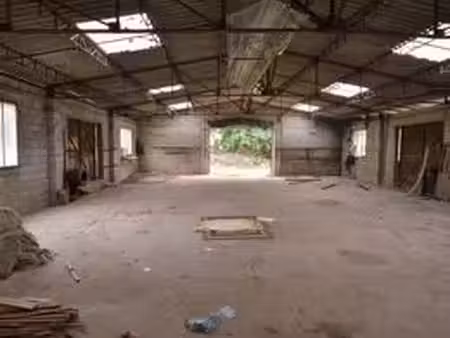 ? hangar en dur avec fort potentiel 373 m² terrain 822 m² ?