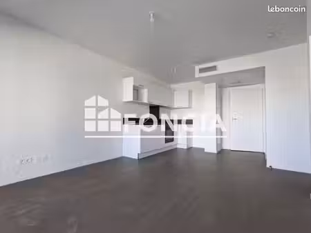 appartement 2 pièces 41.8m² à louer 645 - laval 53000