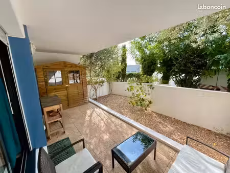 appartement 38 m² — rez-de-chaussée avec terrasse  jardinet et garage — la rochelle