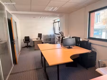 a louer bureaux aménagés de 60 m2 - plein centre-ville de lannion ( 22300 )