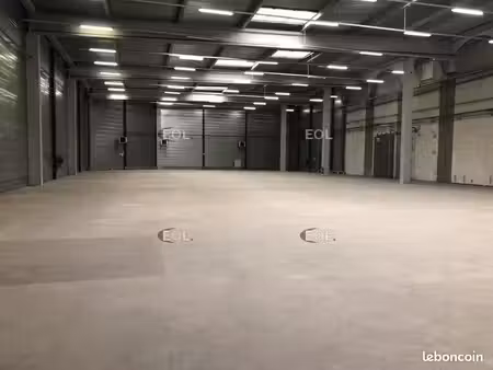 local industriel 2 100 m²