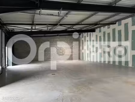 local d'activité 256 m²