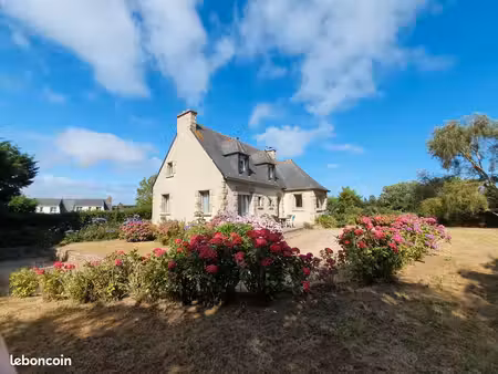 charmante maison néo-bretonne de 116m2   lumineuse avec jardin   sous-sol total  hangar su
