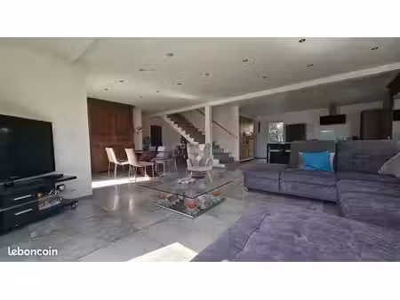 maison 7 pièces 195 m²