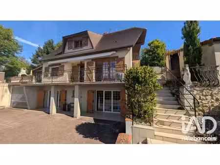 maison 8 pièces 195 m²