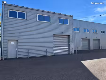 entrepôt et bureau idéalement situé