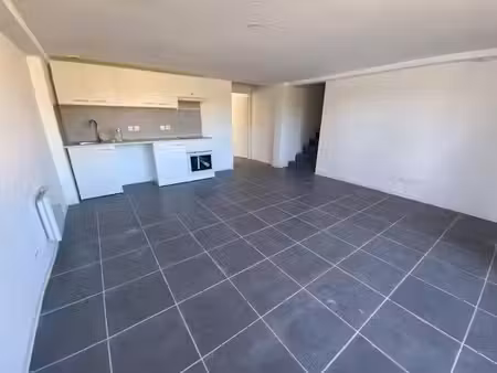 location appartement 3 pièces 78.09 m² à gramat (46500)  600 €