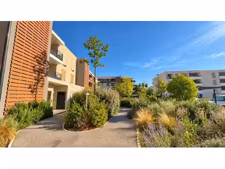 studio avec terrasse dans une résidence sécurisée