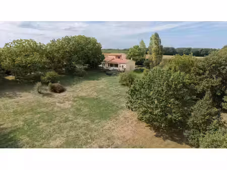 maison familiale sur 1 hectare de terrain arboré