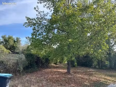 terrain à bâtir de 600 m² à la brede (33)