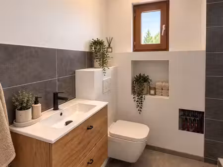 ? t3 entièrement rénové – roussillon – 89 900 – idéal investissement