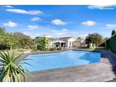 propriété 7 pièces 198 m²