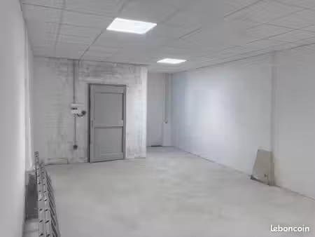 cave/box stockage/local/depot/atelier 35m2