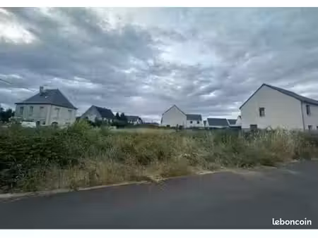 terrain constructible de 700 m²