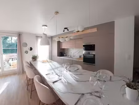 appartement lumineux de 70 m² avec terrasse de 26 m² et parking sécurisé