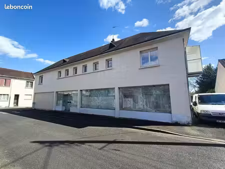 vendôme – local commercial 214 m² – grande vitrine – à aménager