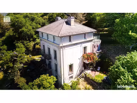 maison 9 pièces 298 m²