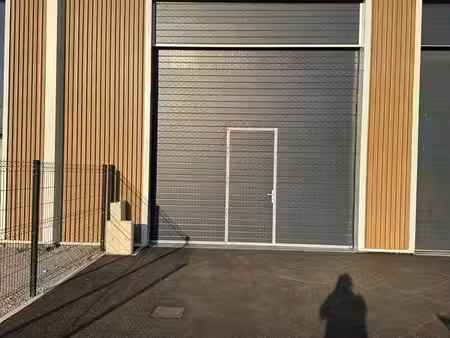 local professionnel 100m2 + extérieur -saint chamond - portail 4x4-380v-acces pl