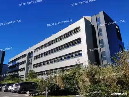 bureaux 551 m²