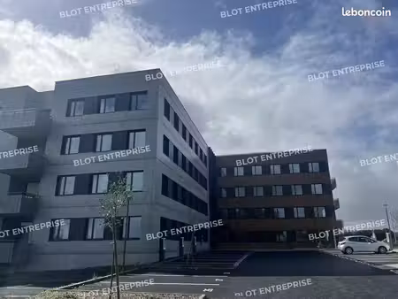 bureaux 703 m²