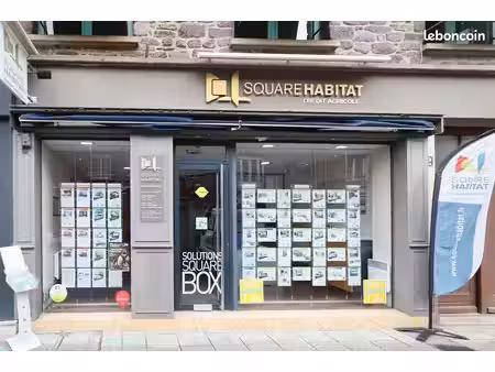 local commercial 84 m² – emplacement n°1 centre-ville montfort-sur-meu – grande vitrine
