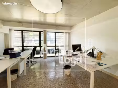 bureaux 711 m²