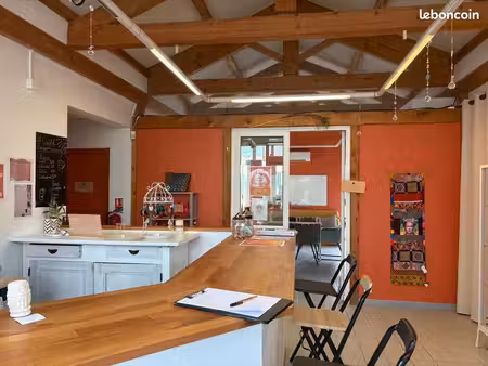 à louer - local commercial de plain-pied de 206 m²