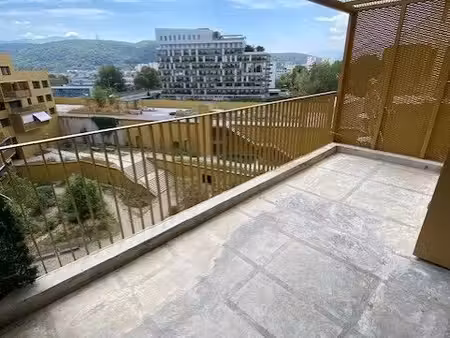 appartement 4 pièces 77 m²
