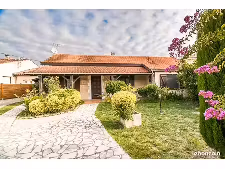 jolie villa agréable plein pied arborée avec dépendance et puit