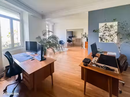 bureaux 215 m² place travot cholet – 5 parkings