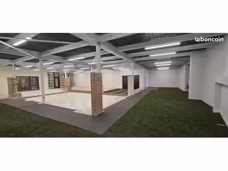 local commercial 1600 m² angers