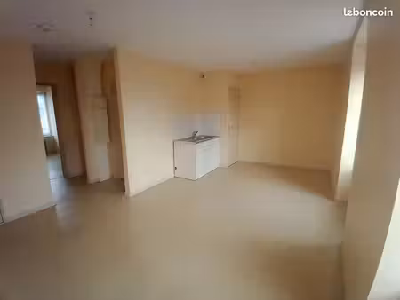 appartement 2 pièces de 45 m²  centre ville  le teilleul 50640