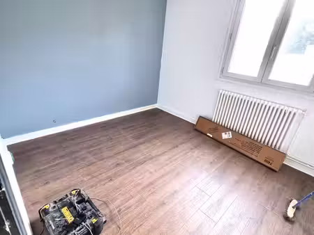 t3 entièrement rénové  meublé de 52 m²