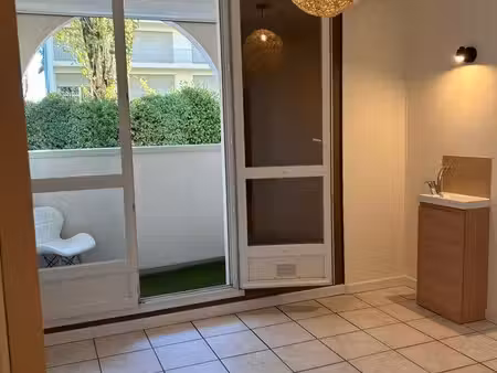 à louer - bureau de 10 5m2 avec loggia au sein d’un cabinet paramédical à bordeaux caudéra