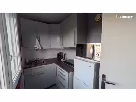 beau t2 meublé et équipé (neuf) - orléans-la source - très calme  parking et chauffage inc