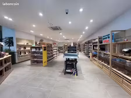 local commercial 180 m²