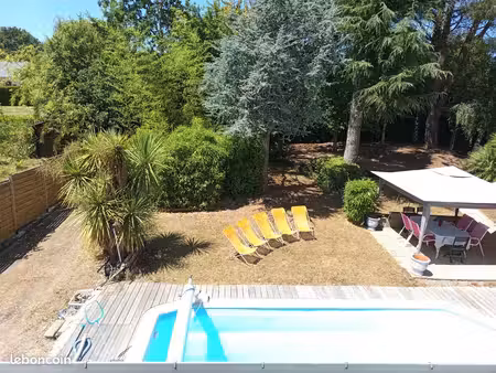 maison individuelle  non mitoyenne et sans vis à vis  de 180m2 +piscine+grand garage