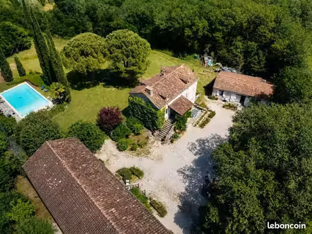 maison 11 pièces 375 m²