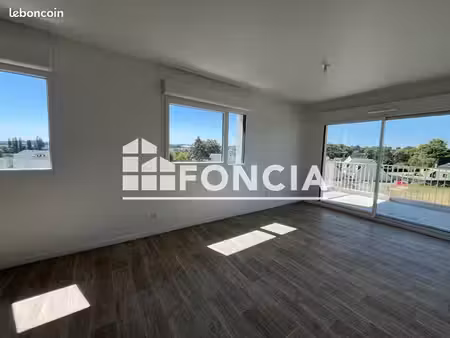 appartement 4 pièces 84.41m² à louer 995 - laval 53000