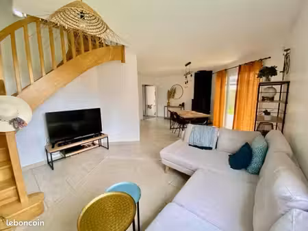 maison 5 pièces – 110 m² – 3 chambres – jardin  terrasse et garage attenant
