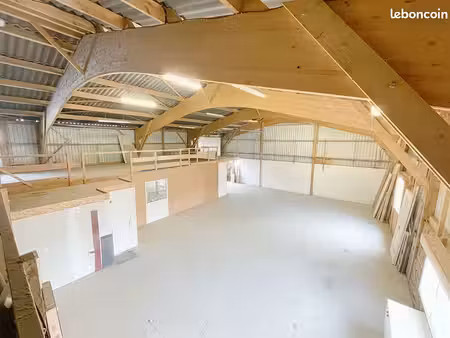 local 300 m² ploermel