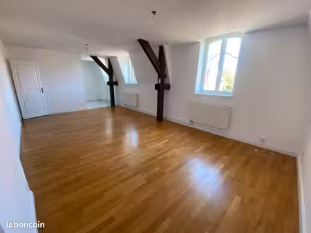 f5 metz sainte therese proche jean xxiii  20 mn gare; entrée  salon-séjour parquet  cuisin