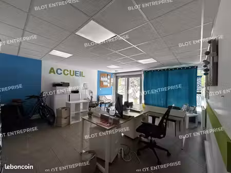 bureaux 137 m²