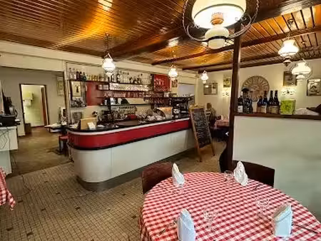 restaurant 90 couverts + possibilités murs